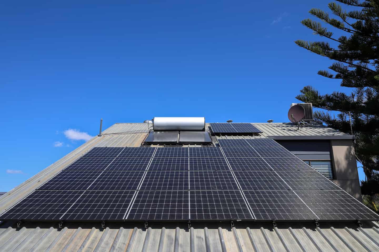 House making use of government solar rebates to install solar panels